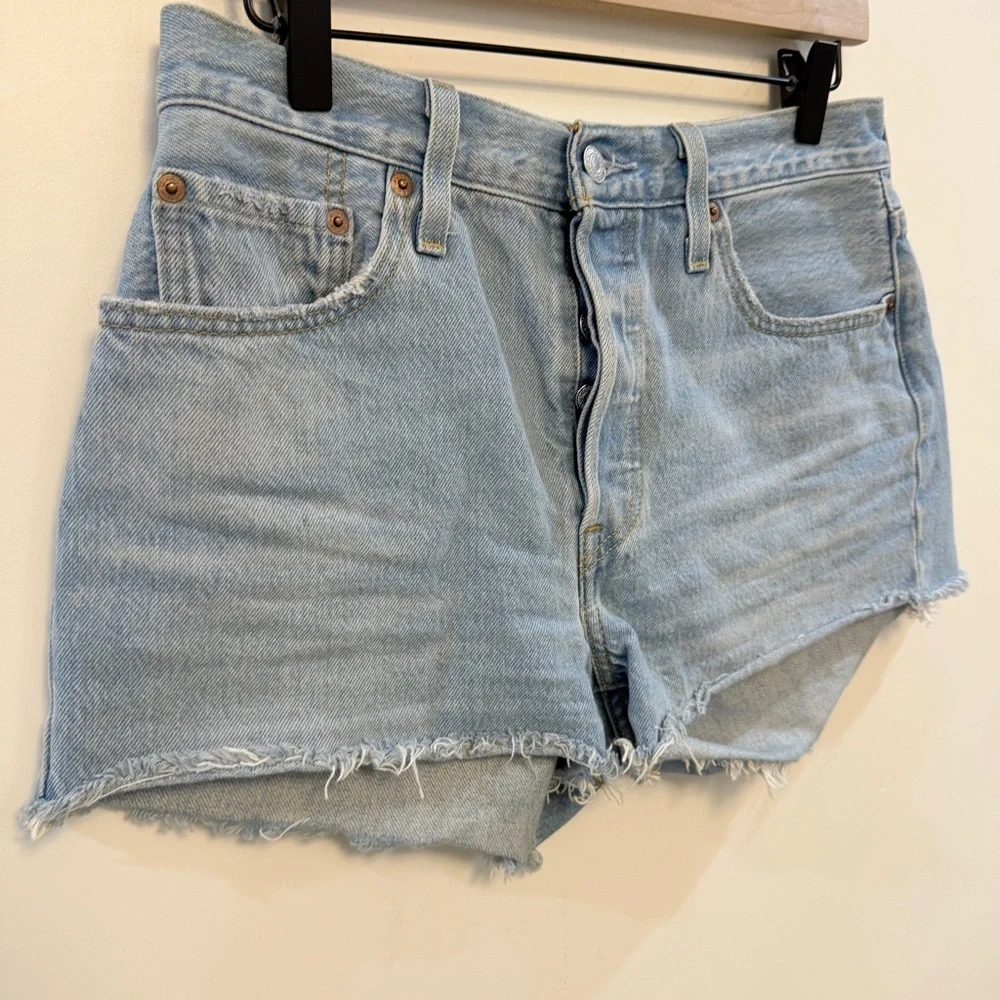 Levi’s light Blue distressed cutoff Denim Women Shorts - Picture 3 of 7